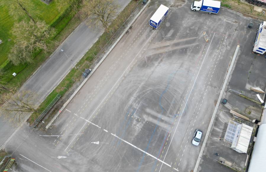 Bureau / Terrain de Manoeuvres à Nivelles