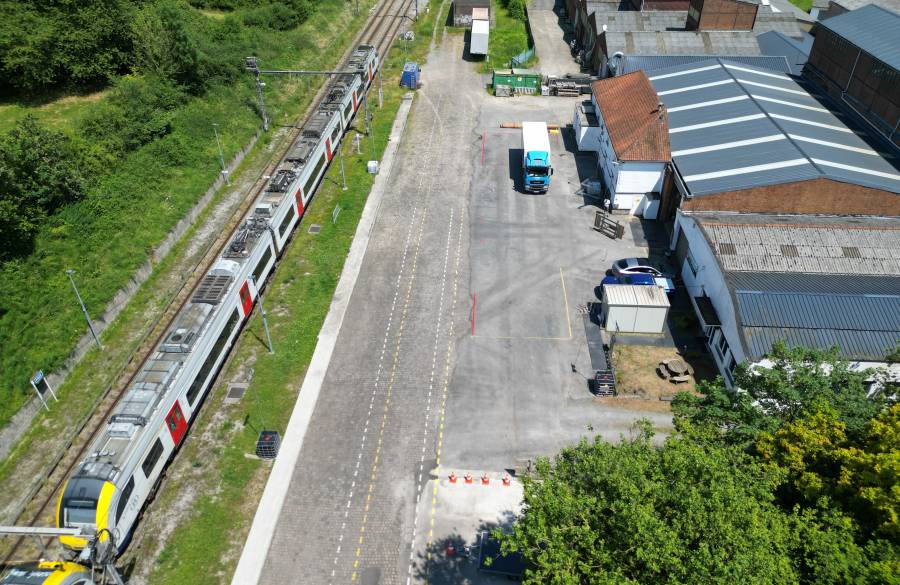 Salle de Cours / Terrain de manoeuvres Faux